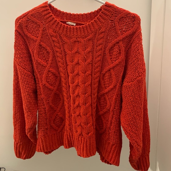 RED KNIT SWEATER - Picture 1 of 2